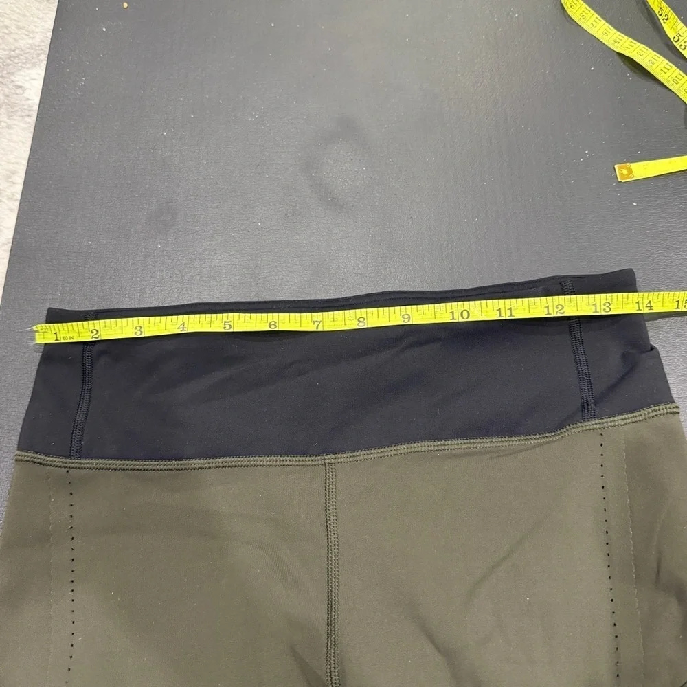 Lululemon Green and Black Smooth Stride Crop